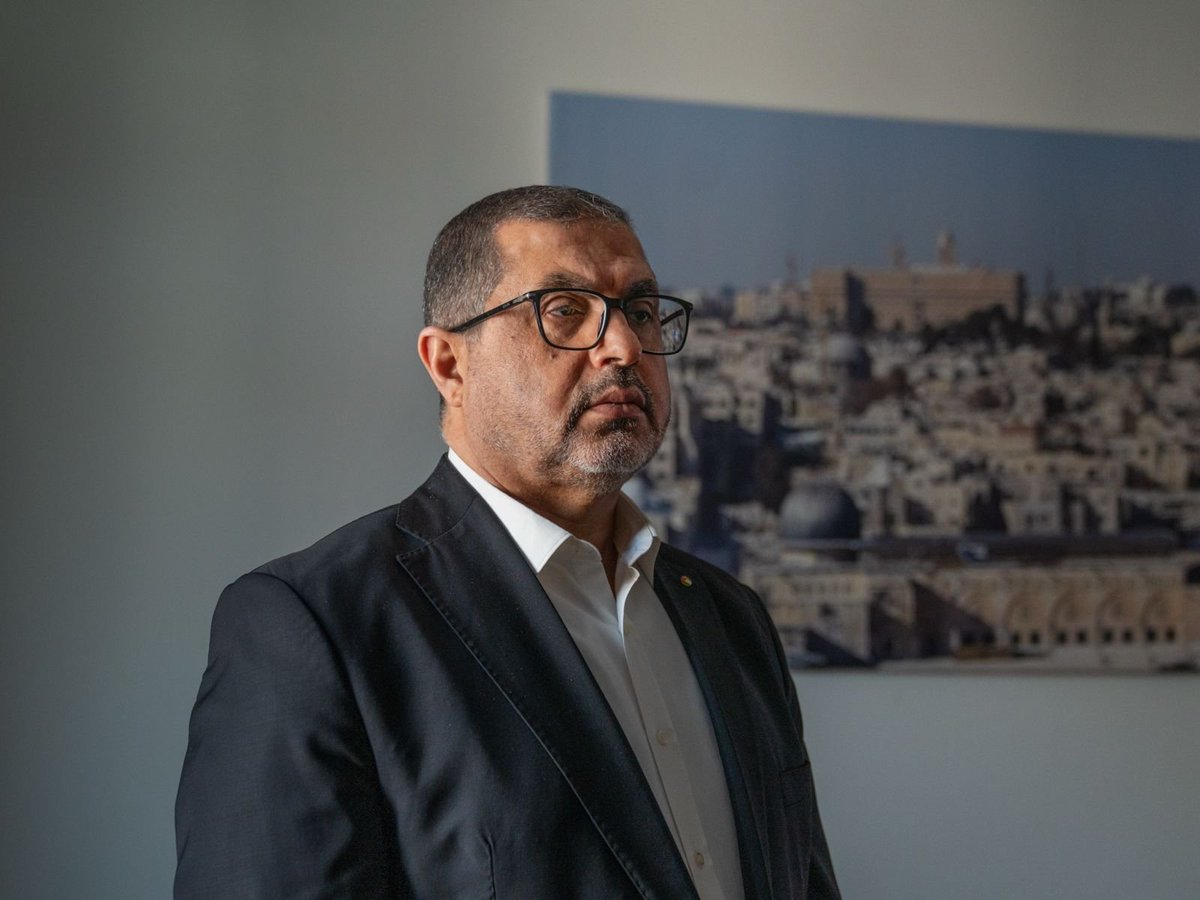 🗣️Hamas Siyasi Bürosu Üyesi Dr. Basem Naim:

Ateşkes anlaşmasının üzerinden 195 gün geçmesine rağmen; öldürme, yıkım, açlık ve hastalık devam ediyor. 

Müzakerelere bağlıyız; ancak 'Barış Konseyi' temsilcisi Mladenov, düşmanı 1. aşamayı uygulamaya zorlayacak ciddi bir taahhüt