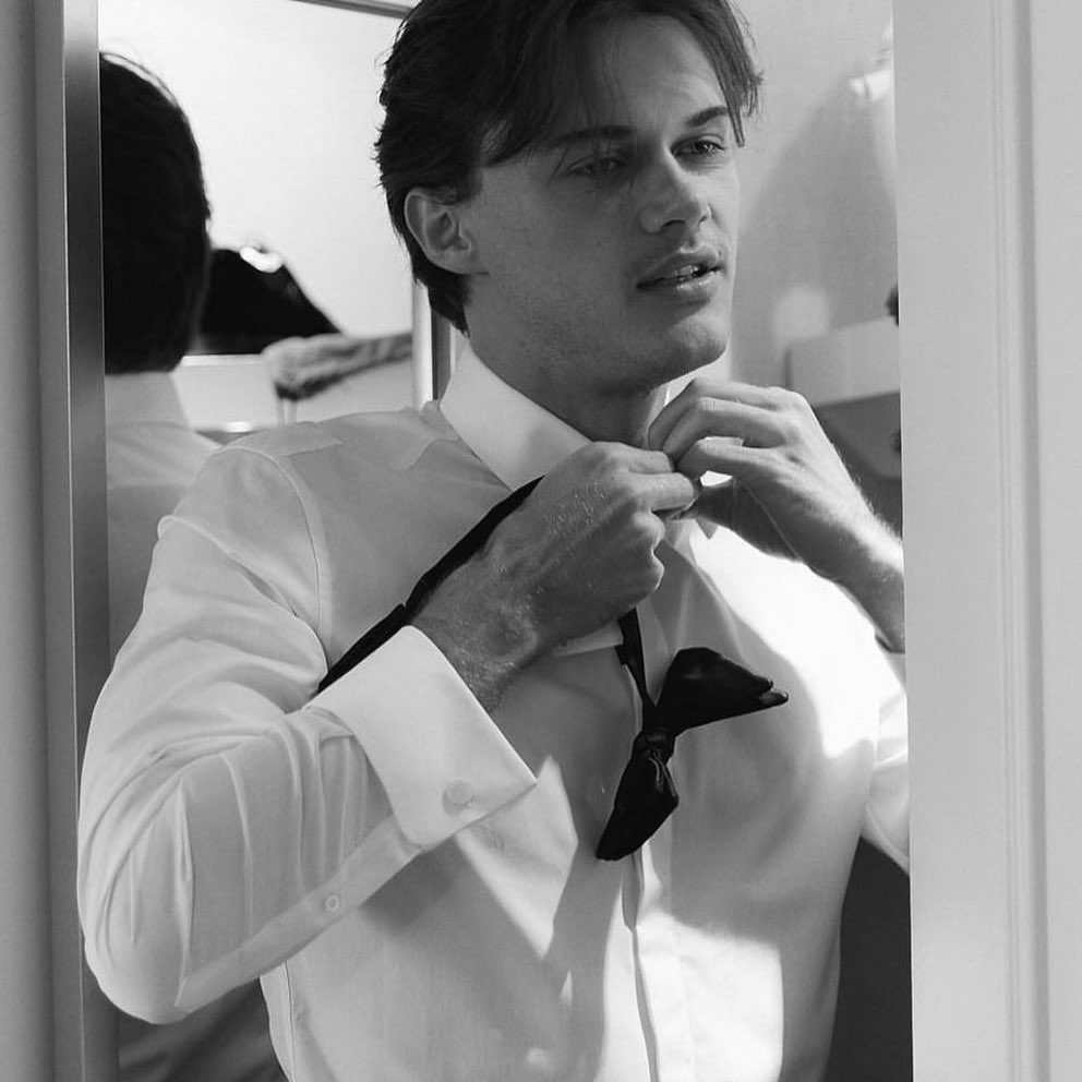 hourly bellyconrad tweet media