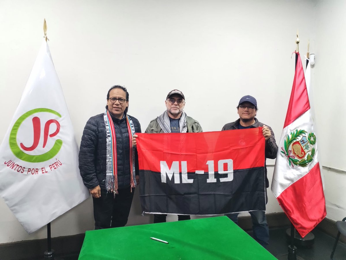 Están dinamitando Colombia con 26 atentados en las últimas 48 horas, y Gustavo Petro anda de fiesta.
Orgulloso, cuenta cómo fundó el grupo terrorista M-19, ese con el que Roberto Sánchez viene de la mano.
Avisados estamos.