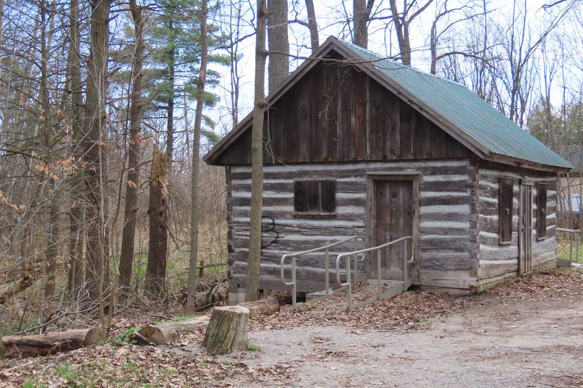 CarlynServices's tweet image. One of my favourite #hikes in #auroraon.  These buildings are busy in March when the maple syrup is running.  Shepherd's bush #Trail