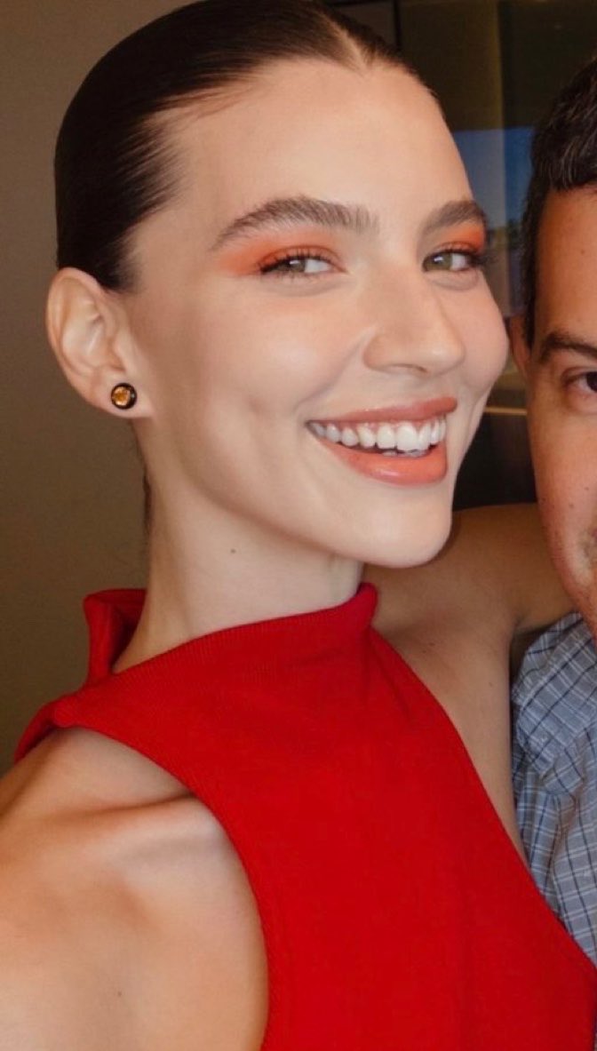 loquinha touches tweet media