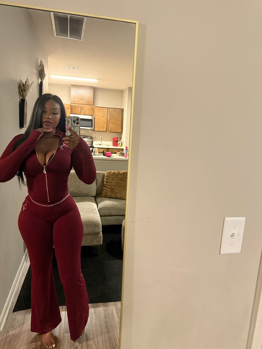 A walking flex⚡️ tweet media