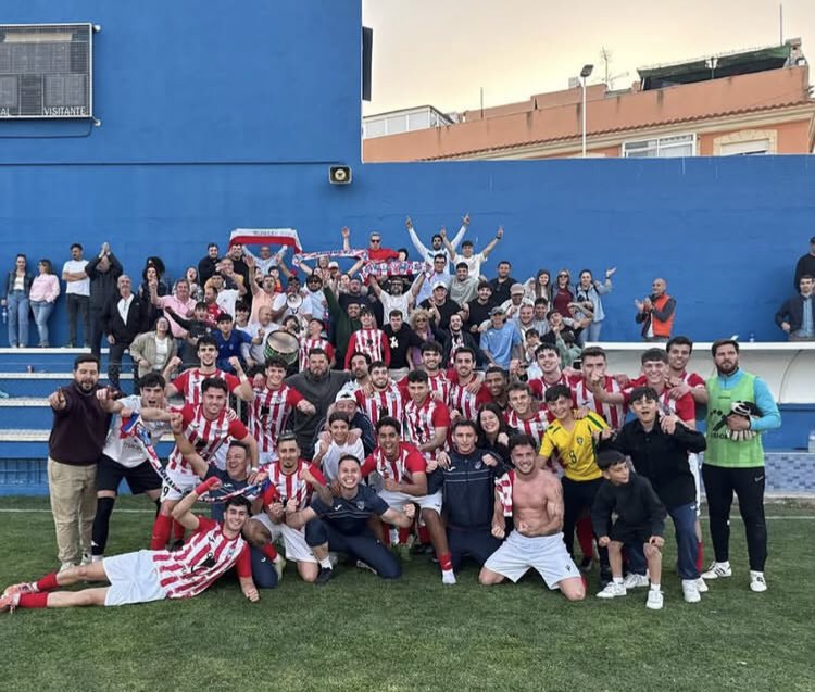 FelipePuntarron's tweet photo. El Domingo más. 

¡Hasta el final! ❤️🫂
@MulenoClubF 
@UltrasBanquillo https://t.co/w1YhvvL3FQ