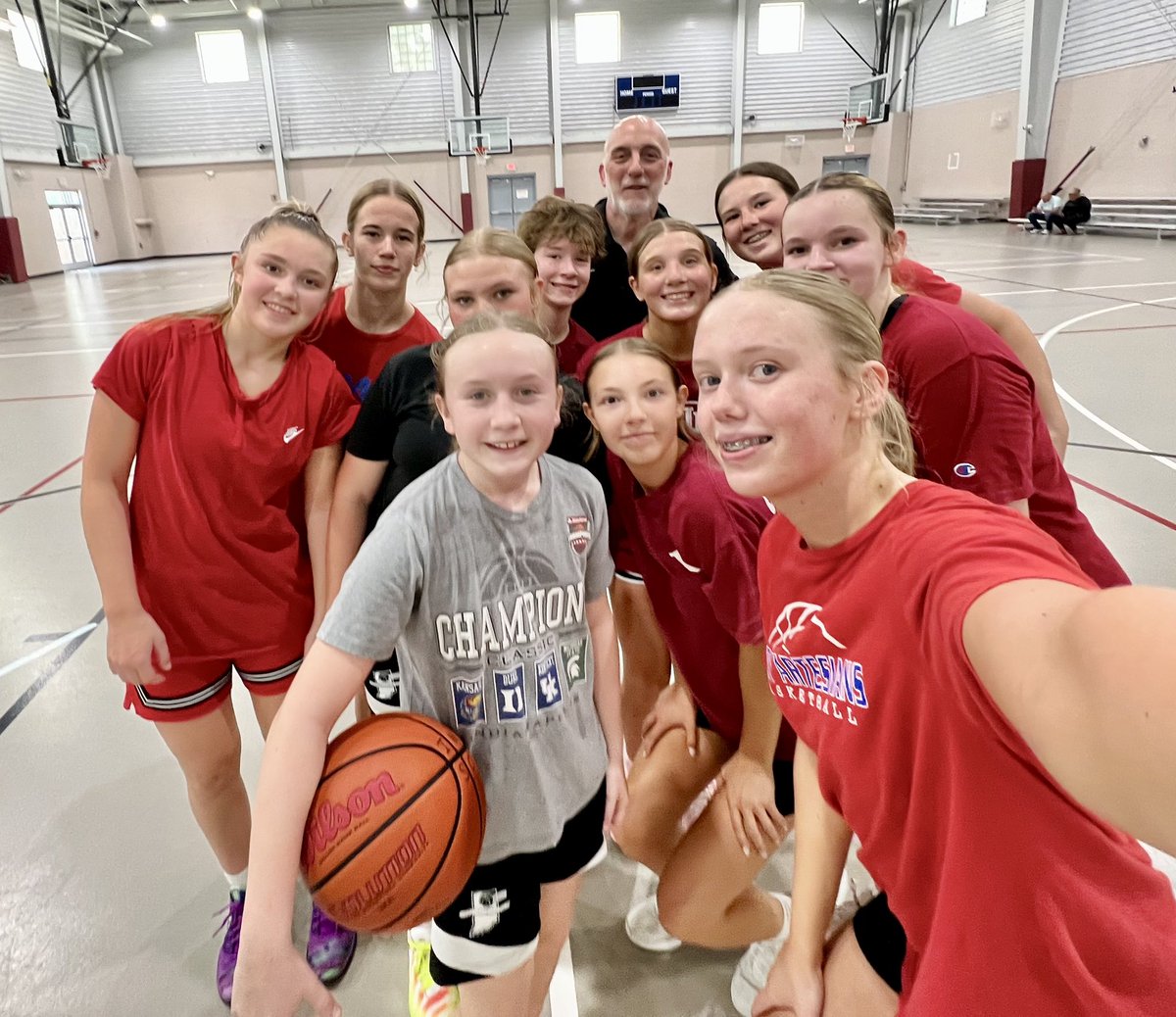coachbgorman's tweet image. #ShowcaseBasketball #TrainingDay

Our Showcase 2029 Black Squad 🖤
In the 🧪 and putting in the 😅💦 💯 
#HardWorkPaysOff #UnSeenHours

@coachbeckett @IGBRRMedia ✍🏼 
@TweetsbyCoachP @PGHAkeem 
@NE2K_Rich @WorldExposureWB 
@CertifiedBball @NE2KHoops 🏀
@ShowcaseMediaCo #basketball