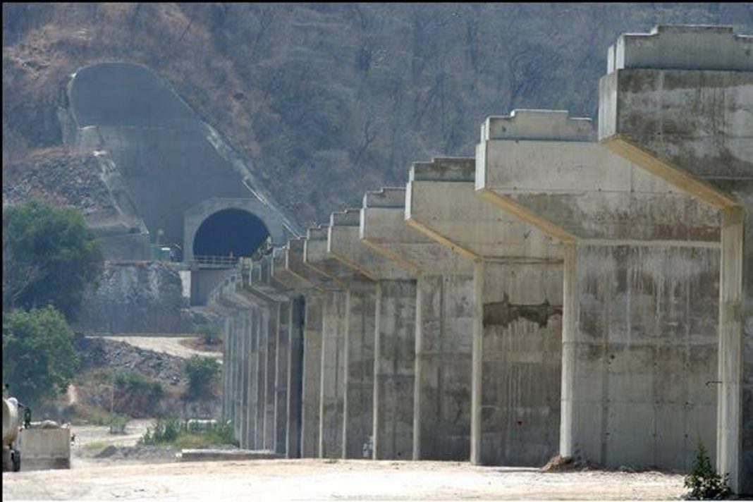 RbnM90's tweet image. 7.500 millones del fondo vnzlano, donde está el meon ahora? Bien tranquilo por ahí 🤡. 

Dónde está Rafael Ramírez, Jesse Chacon, farias con el río guaire?