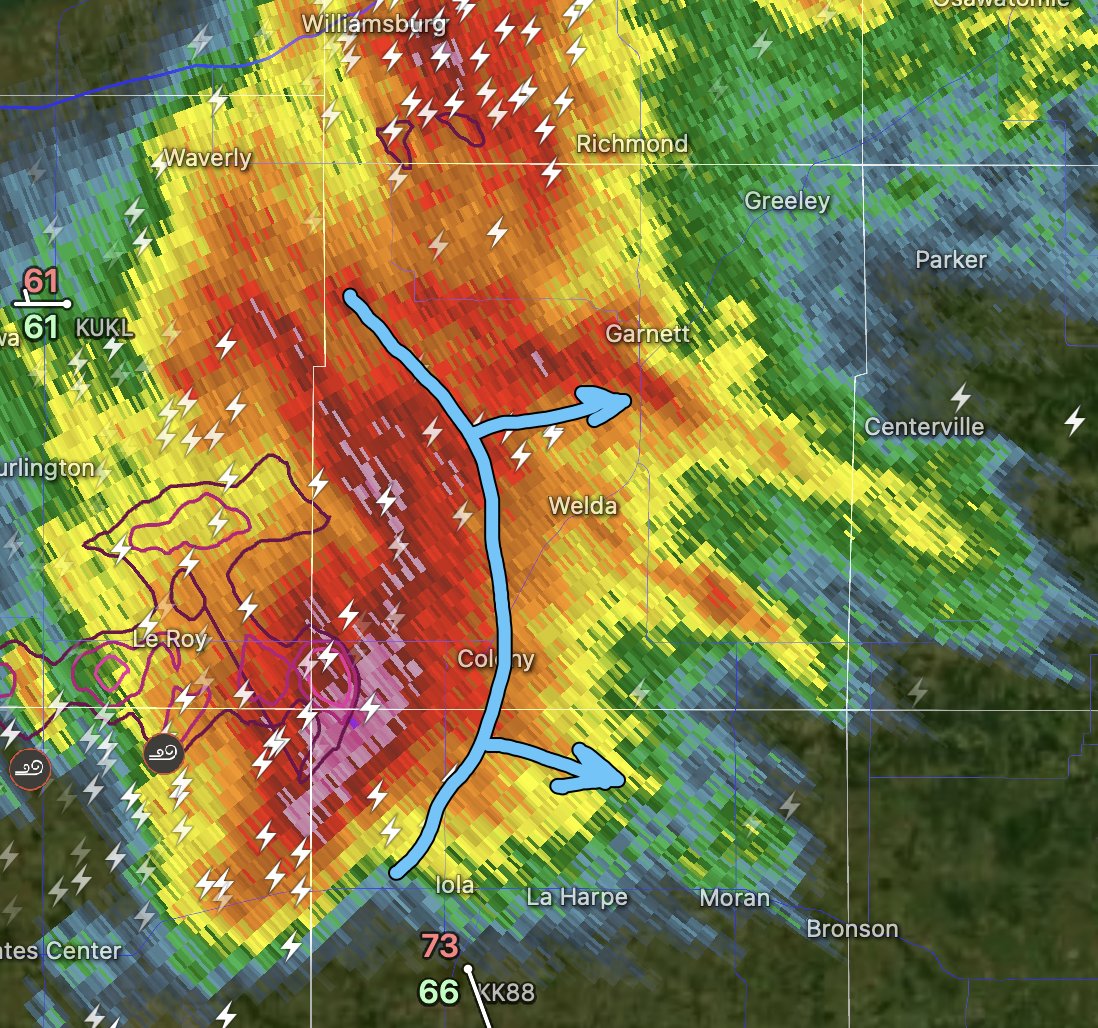 USWeatherExpert's tweet image. 407p  This area of storms in SE #Kansas has confirmed 80 mph winds. Get indoors and away from windows until it passes.