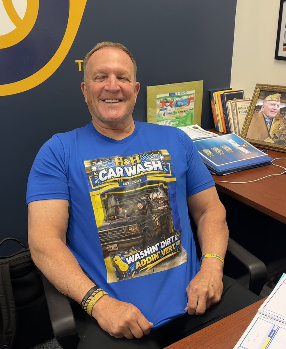 SophiaMinnaert's tweet photo. Pat Murphy wore a H&amp;H Car Wash shirt for pitching coaches Chris Hook and Jim Henderson. It started in spring training and inspired by the H&amp;H Car Wash and Coffee Shop in El Paso, Texas that Murph went to as a minor league manager.

Brewers shutout the Pirates on 18 strikeouts. https://t.co/Fwzh7y7FHi