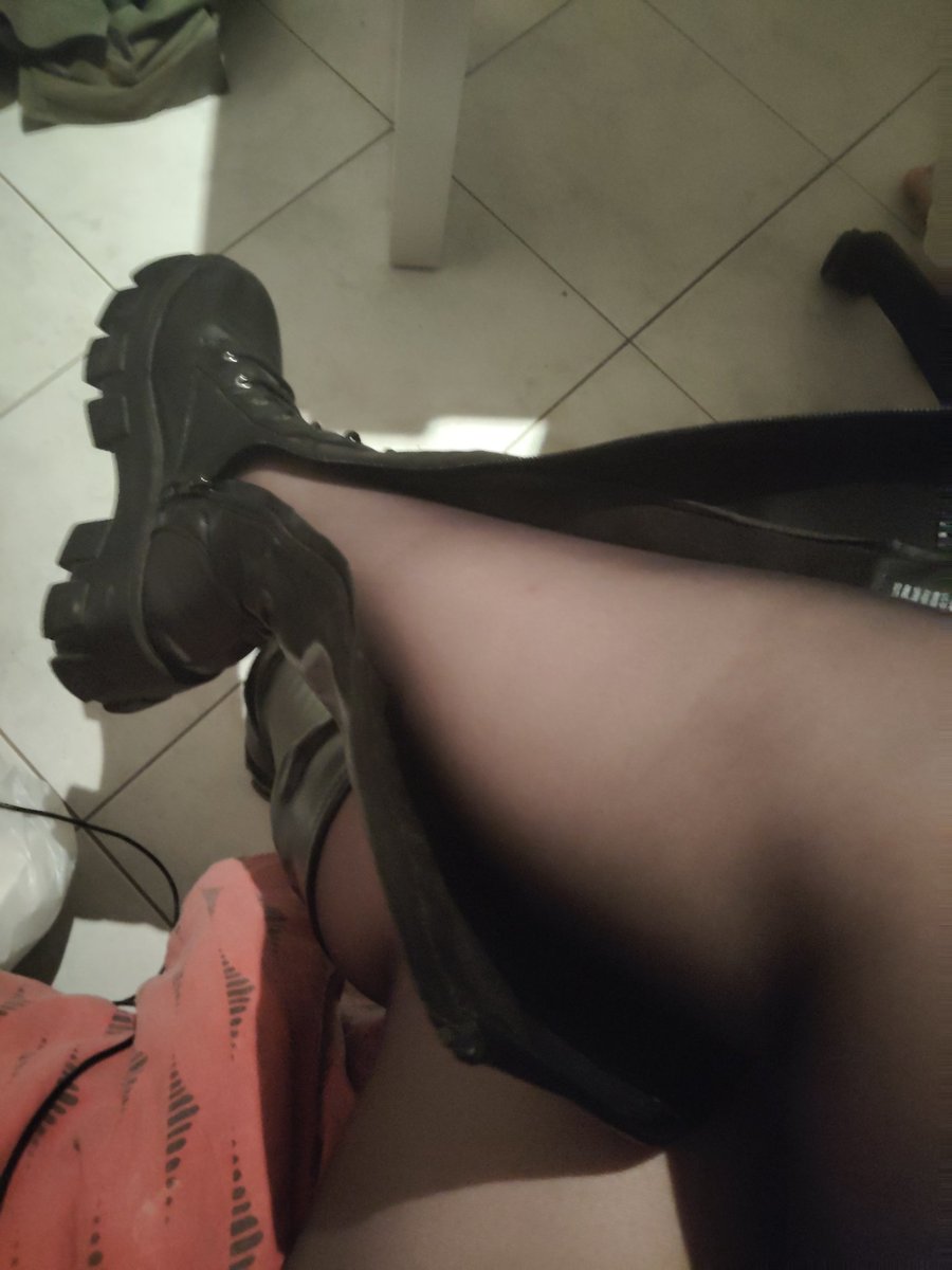 Alexandra124a's tweet photo. Who wants to take off my boots 

Or is there a dog to clean them with his or her tongue?

Come here looser and do your job 

Rtslave rt this please
@footservanto1
@CuriousFindomme 

freetask paypig dog sub femdom Findom moneyslave domme atm trash https://t.co/OQjA6t2aIz