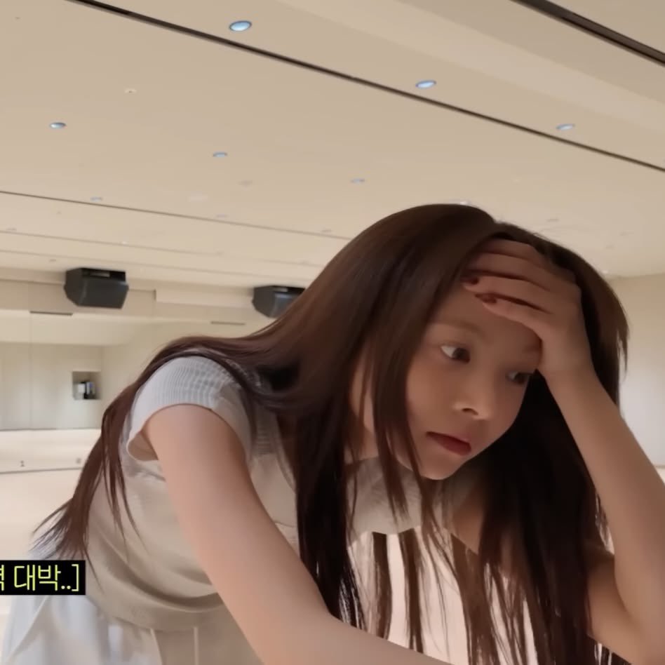 echaerubim's tweet image. so are we getting any bangless eunchae look for celebration or .. #anxious