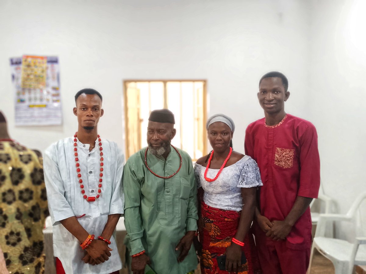 NUUS_Uniport's tweet photo. NUUS UNIPORT Courtesy Visit to UPU PH Branch 🤝
NUUS UNIPORT executives paid a courtesy visit to UPU PH Branch, introduced the new leadership, received advice on academics, avoidance of cultism, and promotion of Urhobo culture, and were prayed for success and unity. 🙏 
#nuus https://t.co/etcpEoQLUW