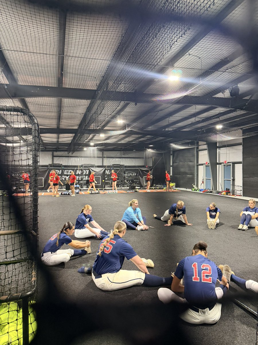 leobsbl's tweet photo. Long day but a great one.

Got to spend time with three great groups today. When kids show up ready to learn, it makes you want to give them even more because you know they’re taking it all in.

@MustangsRene 18u
@TMReneDaddis 16u
@TMDaddis2013 12u

Worked with the 18u and 16u teams on their pregame routine and added body prep movements using the Tidal Tank to get them ready to swing, especially when space to hit is limited.

Get the body ready to hit, not hit to get the body ready. 💪🏼