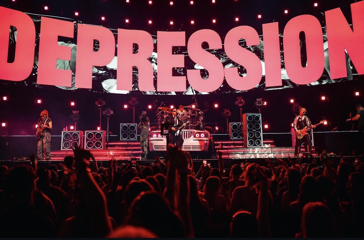 lia is ON TOUR★🎸 tweet media