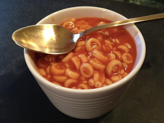 Em 2014, Ashley Gabrielle Huff, então com 23 anos, foi detida na Geórgia após policiais encontrarem uma colher com um resíduo avermelhado em seu carro.

Um teste rápido feito no local apontou que a substância seria metanfetamina, mas Ashley afirmou que se tratava apenas de molho