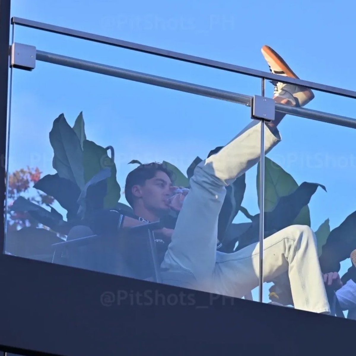 delilah⟢ tweet media