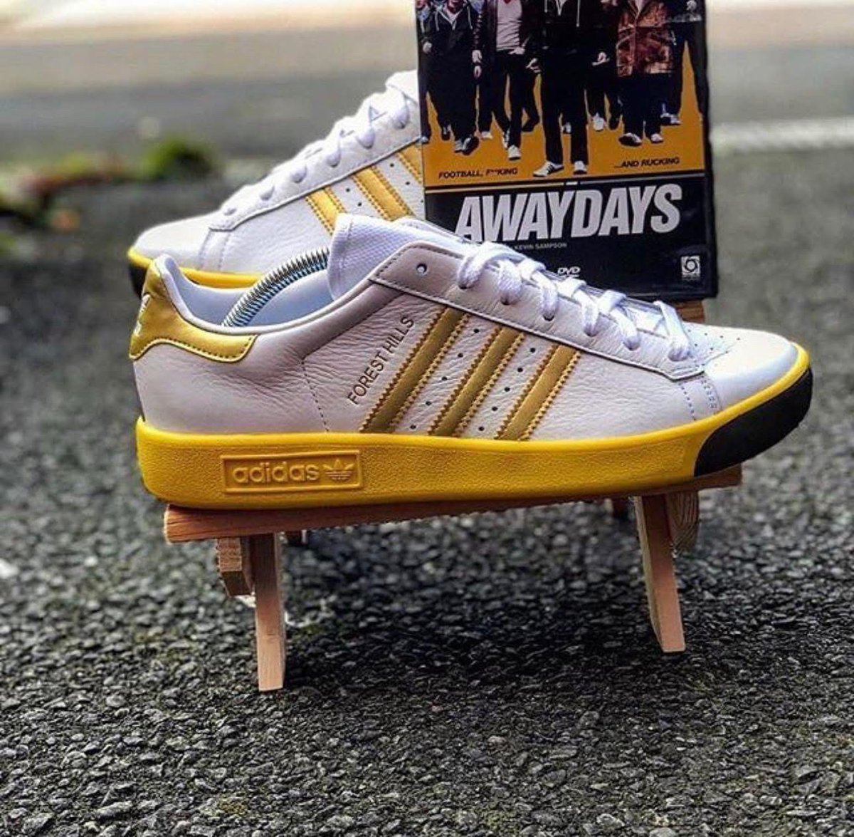 casualsdirect's tweet photo. Awaydays https://t.co/CsHDdaN37p