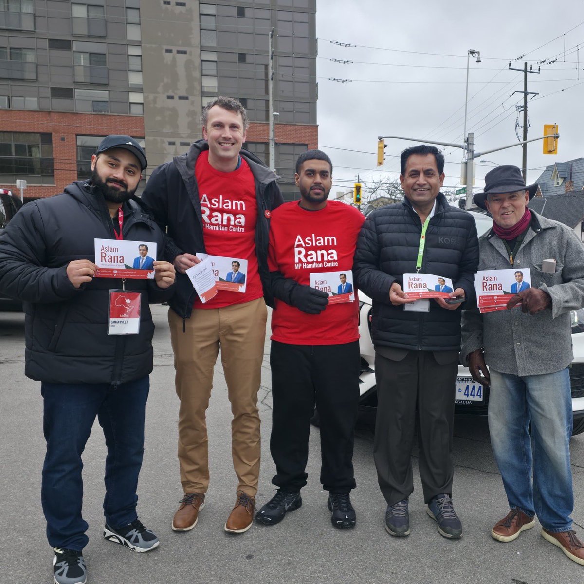 EngAslamRana's tweet image. The sun is out and so are we!

Out in the community connecting with residents and hearing directly about their concerns, especially around housing, safety, and affordability.

#cdnpoli #hamont #canada