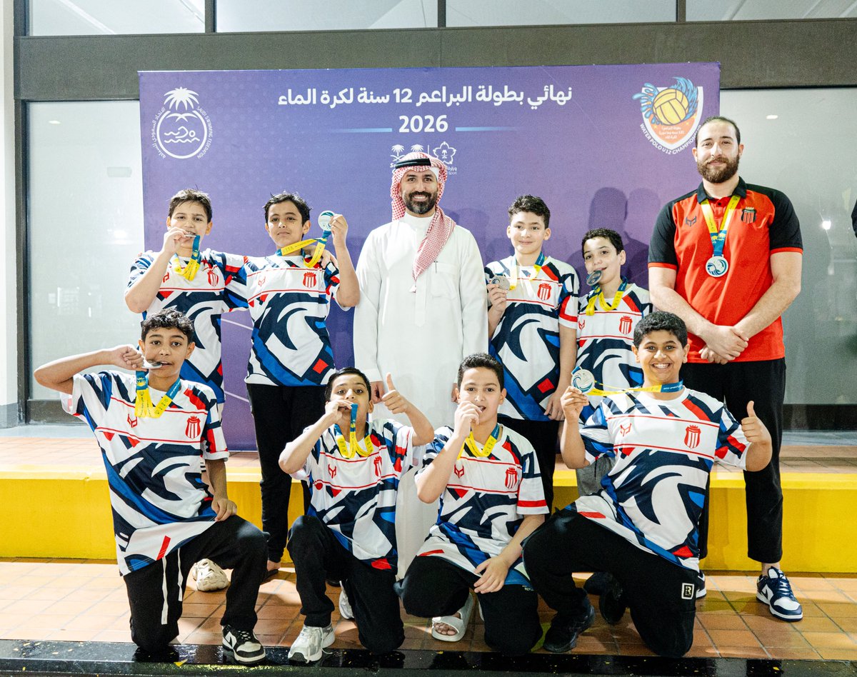 Saudi_Swimming's tweet photo. تتويــــــ🤽‍♂️ـــــــــج  

📸 | توج المدير التنفيذي د. زياد أبو الحمائل الفائزين في ختام منافسات بطولة كرة الماء لفئة البراعم 12 سنة 🤩🥇🥈🥉

جـــدة 📍 https://t.co/ix3g3D3N01