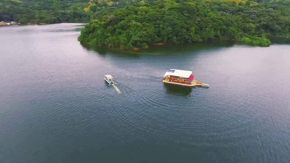 RyanGonzalezC's tweet image. Punto número 8) #caso @GQCMining que cuidara el agua y que investiga 11 millones de dólares, invito  a la prensa nacional a contactar que la empresa ha realizado 3 acto entregando 20 millones de pesos para el desarrollo ecoturistico, o sea van 60 millones es pero de fracasando