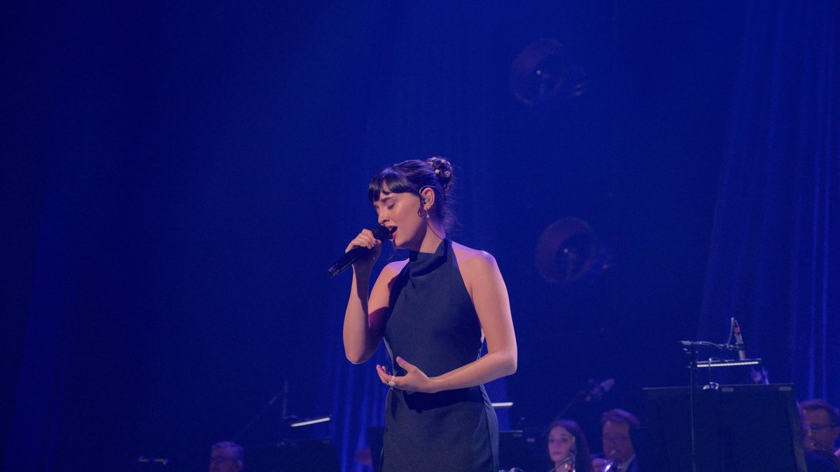 ilvolosiciliafp's tweet image. #Repost @maura.music
I think we have a little too much fun together🎼🖤such an honor to sing my favorite song by your side @ilvolo YOU ARE ANGELS. The sweetest, most considerate artists and gentlemen🫂los quiero muchísimoooooo 
🤍🪽
📷 @kill.your.ego