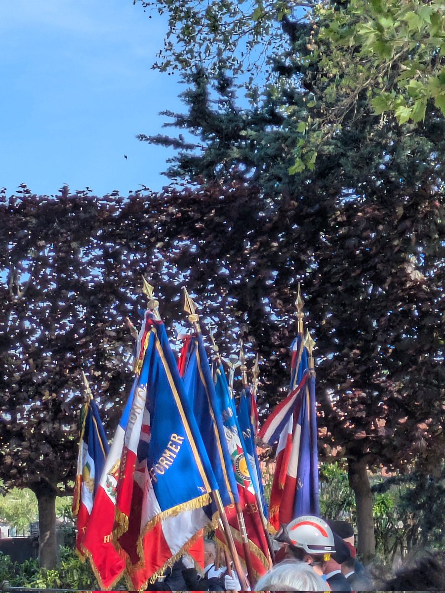 onyva953558's tweet image. Souvenir pour les victimes de la déportation. Pour mon grand-père maternel déporté en Allemagne lors d'une rafle au hasard.
#déportation #commémoration #souvenir #eaubonne