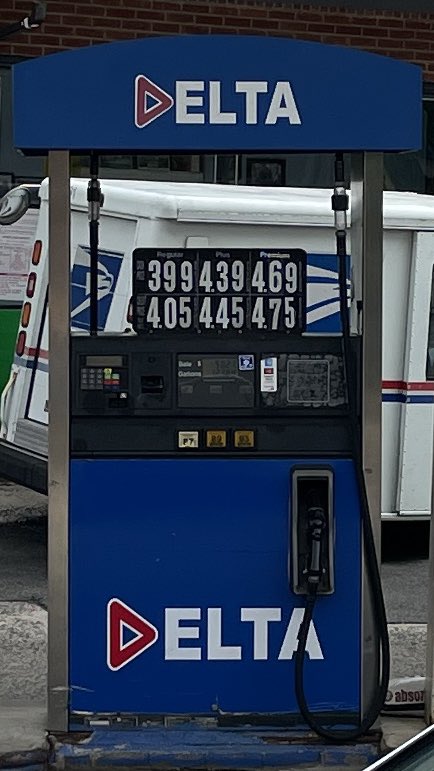 HammertimeAgain's tweet image. #gas ⛽️  prices today in northern #NJ today. 

Went up 10 cents overnight 🤔