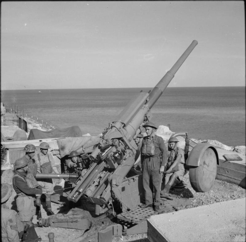 WW2Facts's tweet image. White Rock Battery showing a 3.7-inch mobile anti-aircraft gun in November, 1941.

#History #WWII