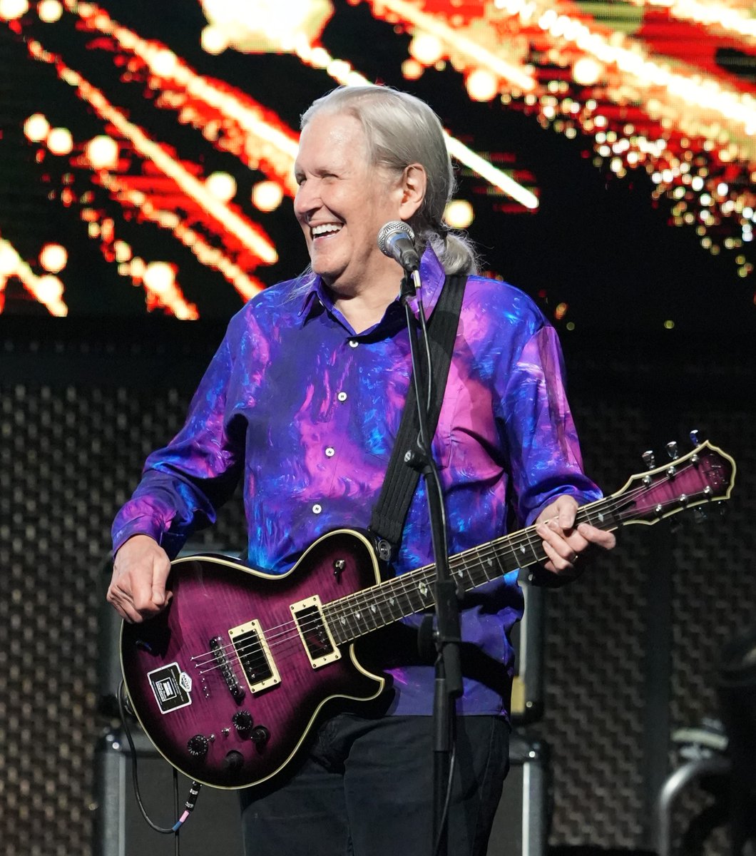 3VAudioVideo's tweet photo. ZEBRA 2026 CALIFORNIA Tour!!
I think smiling Randy is happy to be back in California again!  I know his fans sure are!
Last night was the 1st of 3 nights in a row of CA ZEBRA shows and the band ROCKED at the Music Box in San Diego!   So much fun at ZEBRA shows!! https://t.co/8lbbzhuAwh