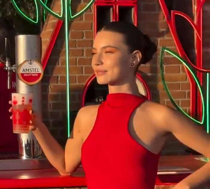 loquinha touches tweet media