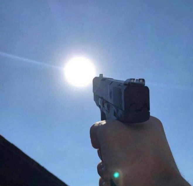 loquinha touches tweet media