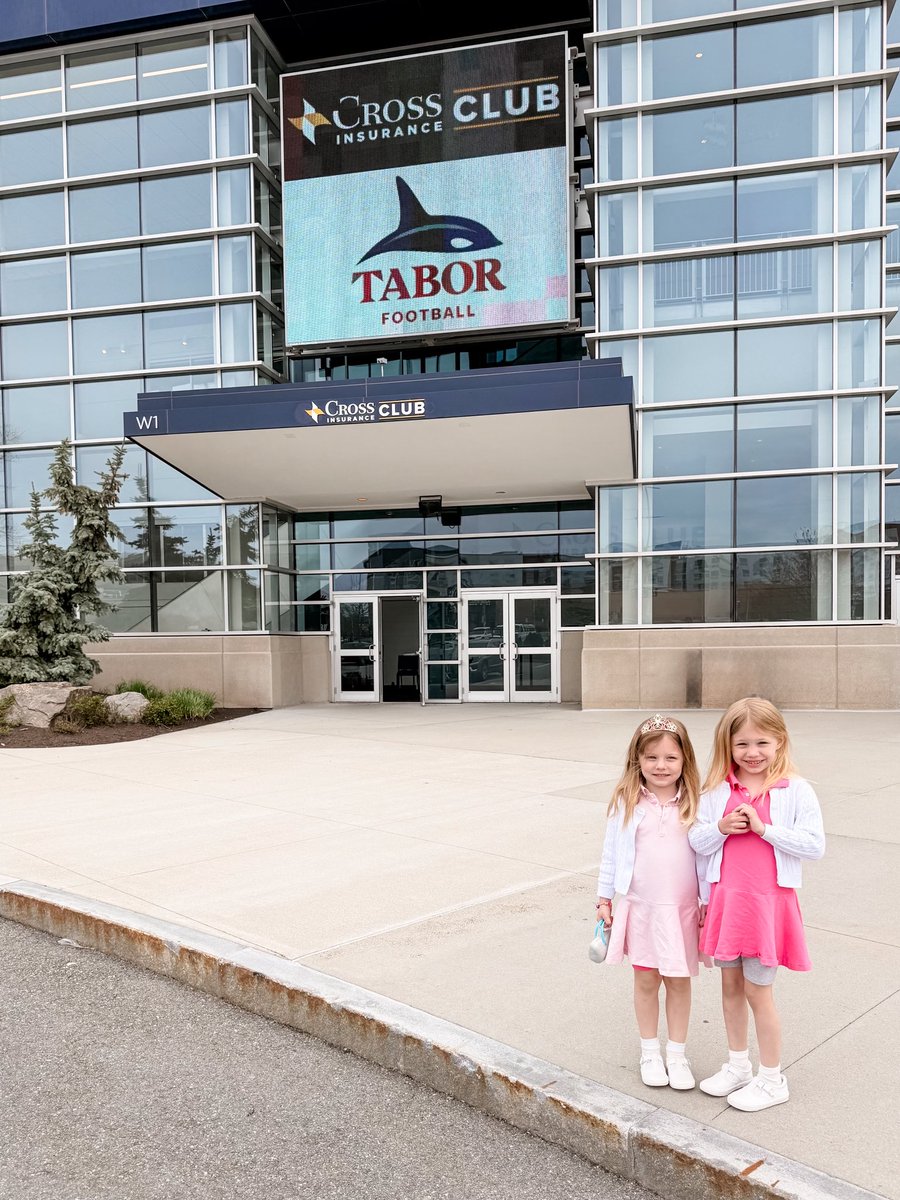 CoachJeffMoore's tweet image. Special day celebrating our team banquet at @GilletteStadium ! Amazing experience for our program today! #RideTheWave #SeawolfNation