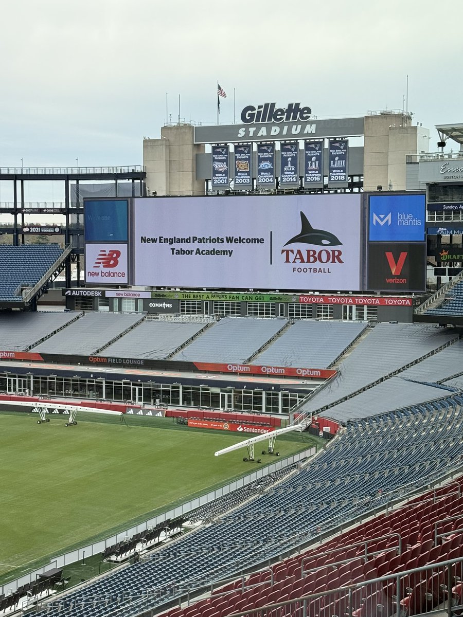 CoachJeffMoore's tweet image. Special day celebrating our team banquet at @GilletteStadium ! Amazing experience for our program today! #RideTheWave #SeawolfNation