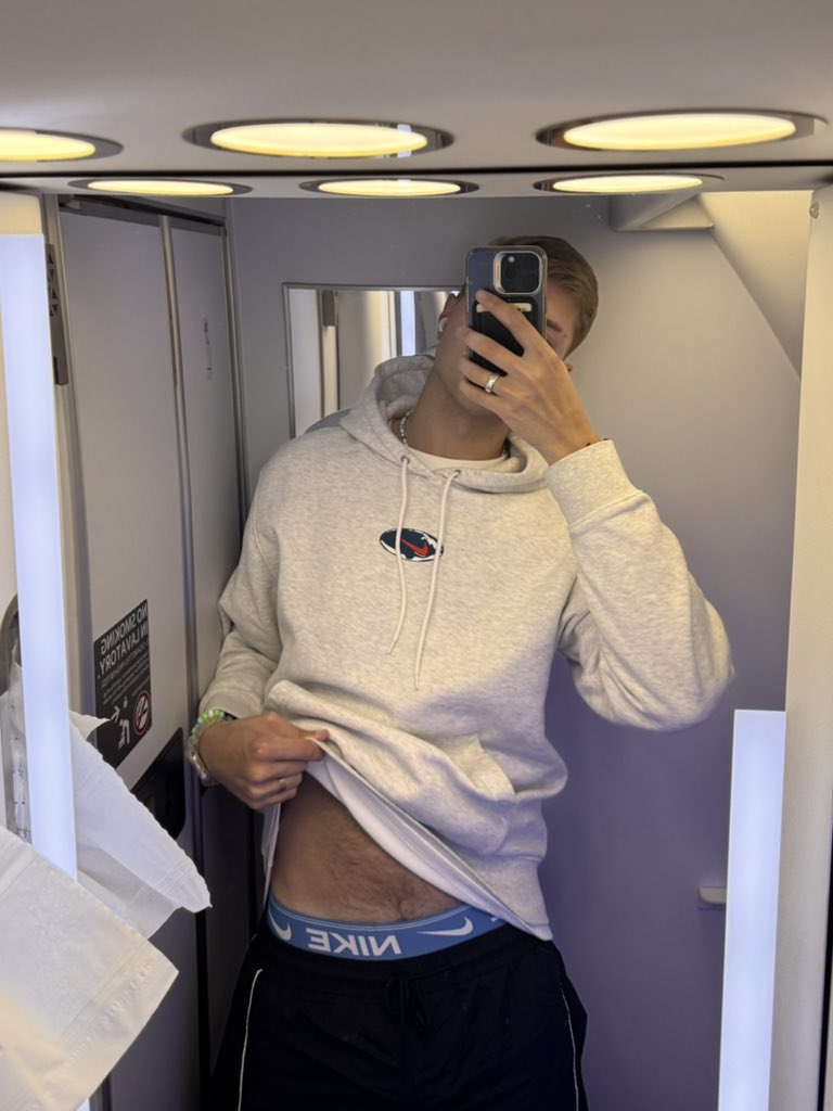 6’2” gas station boner pill 💊 tweet media