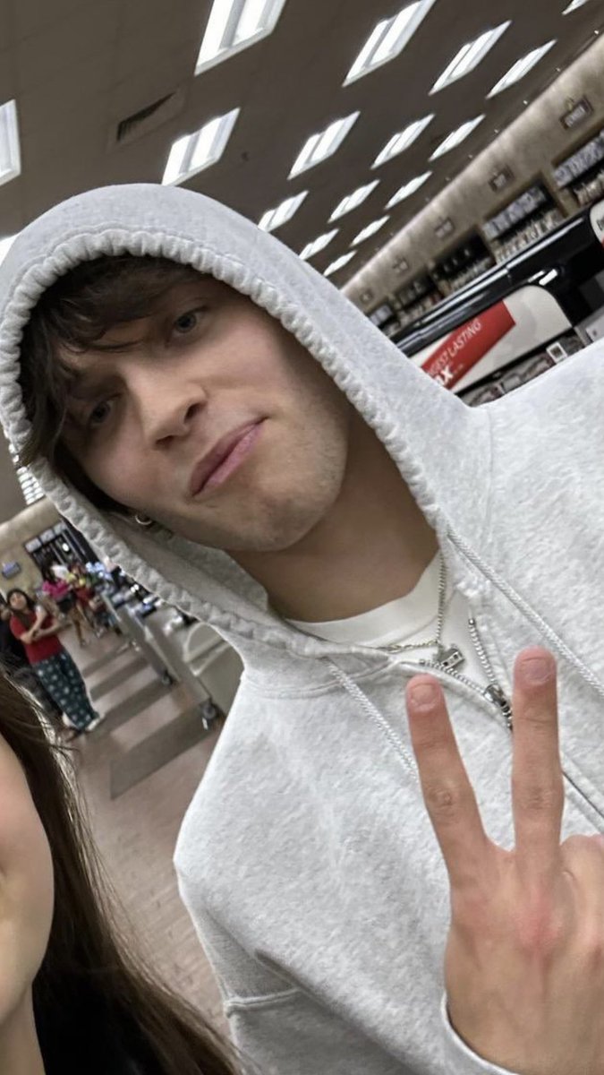 melody ✩ tweet media