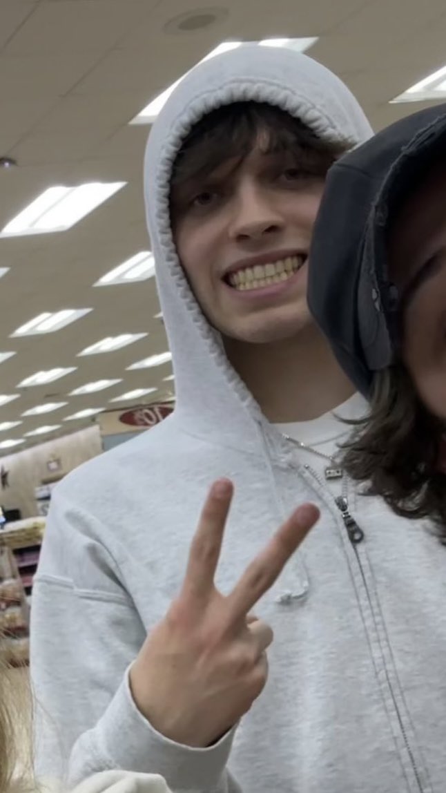 melody ✩ tweet media