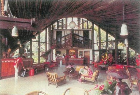 FelipeHumboldt's tweet photo. #JurassicPark seems to draw more inspiration from a lot of 60s Hawaian architecture, specially the buildings made for tourism, than the Costa Rican, which is where the movie takes place. https://t.co/3uMB49osxc