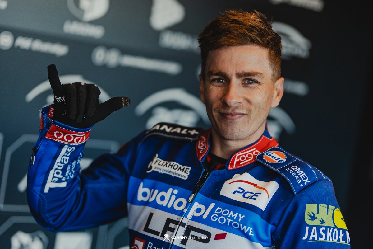 UniaLesznoKS's tweet photo. 🔥 BEN COOK „RAJDEREM” 3. kolejki PGE @EkstraligaPL według widzów @CPLUS_SPEEDWAY 💪🏽 #LESGOR
Dziękujemy wszystkim za głosy❕🫶
#KSUL ⚪️🔵🤟🏼 #PGEEkstraliga #PGEE #UniaLeszno #StolicaŻużla https://t.co/iJgcJjIr93