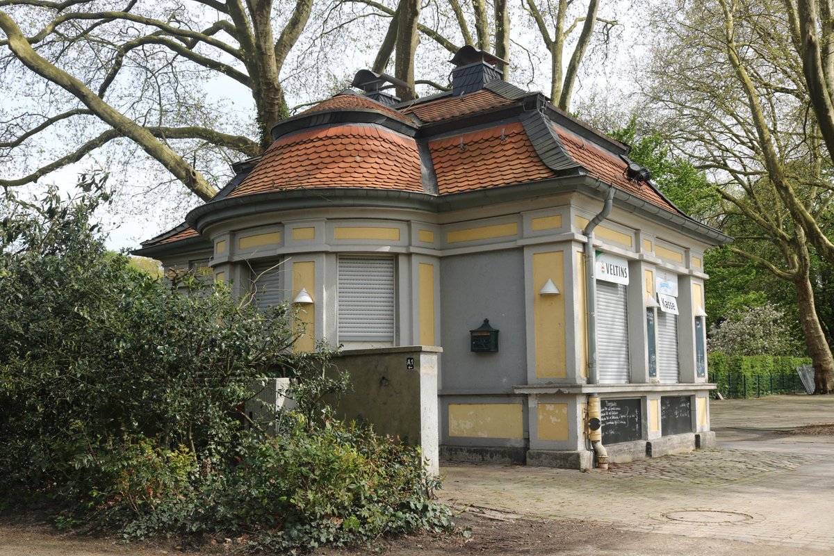 Man_schroeder's tweet photo. Schloss Berge in Buer NRW bei teilweise schönen und bedeckten Wetter.
#schlossbergebuer  #schlosspark #freizeit https://t.co/nBIYZk4uB0