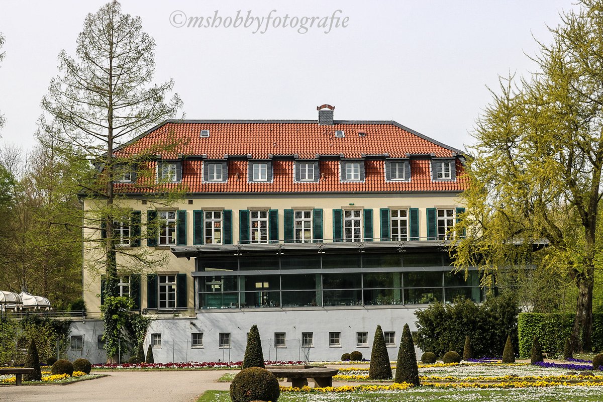 Man_schroeder's tweet photo. Schloss Berge in Buer NRW bei teilweise schönen und bedeckten Wetter.
#schlossbergebuer  #schlosspark #freizeit https://t.co/nBIYZk4uB0
