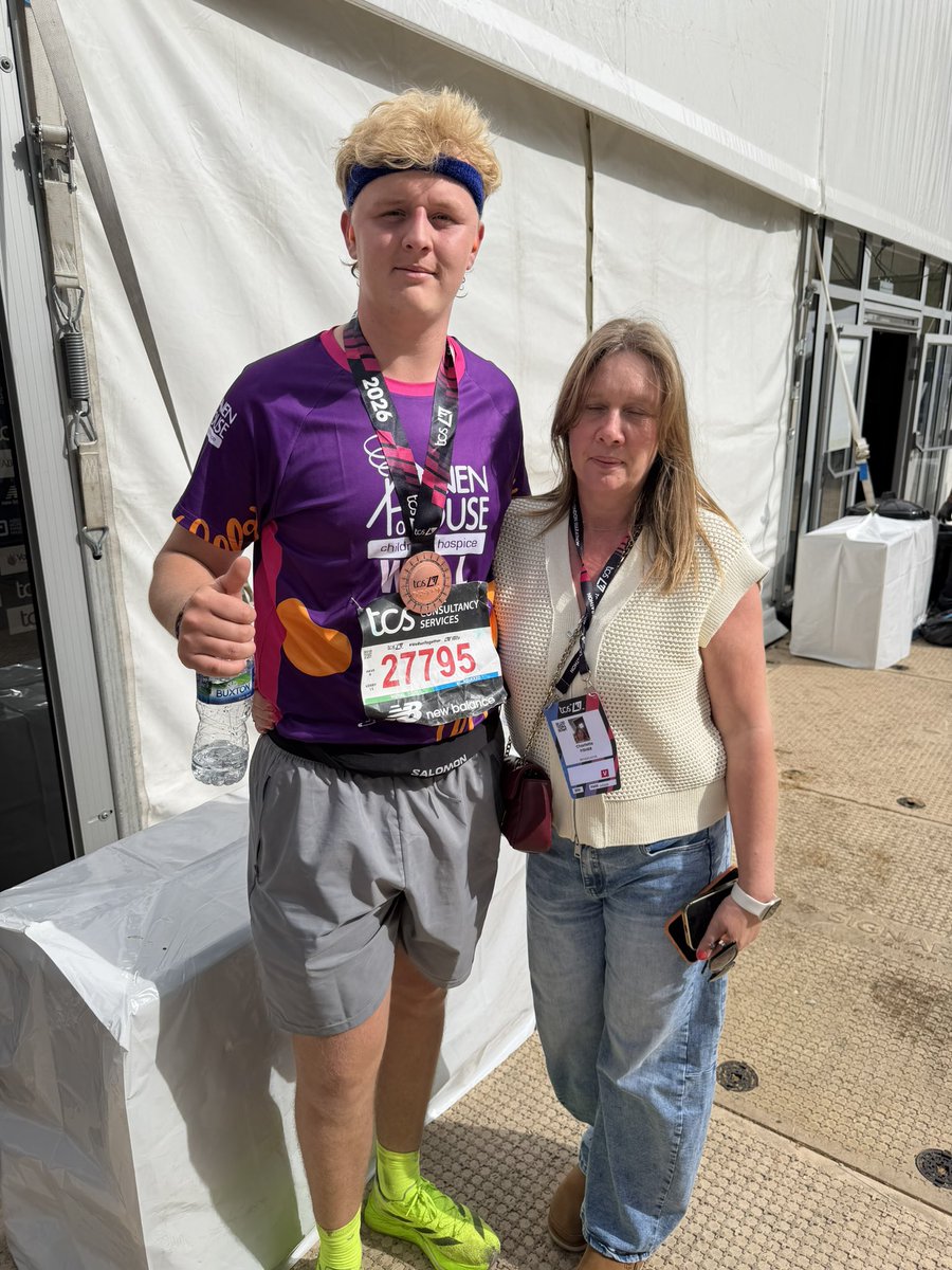 Johnfis08605918's tweet photo. Great day at the London marathon supporting our youngest son Will. 
He is 6 foot 7 and over 18 stone. He completed it in 4 hours 37 mins. A great achievement all in aid of @HavenHouseCH , well done to everyone who took part. What a day. Bosh. https://t.co/FDg3CDt1sE