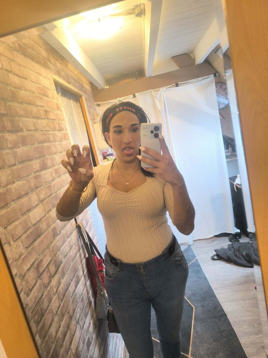 Mandy Nova tweet media