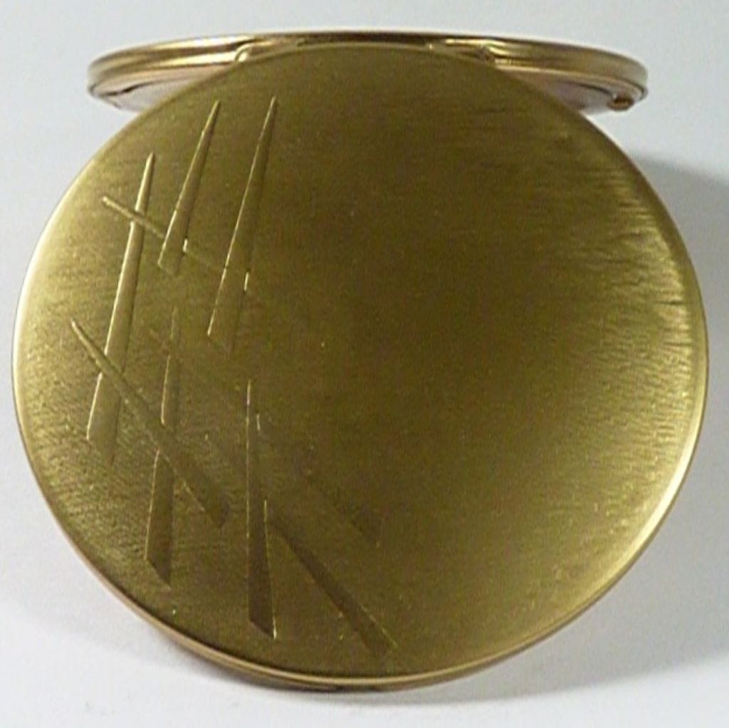 Vintagecompacts's tweet image. thevintagecompactshop.com/collections/al… #1960s #vintagegift #giftforher #giftsformom