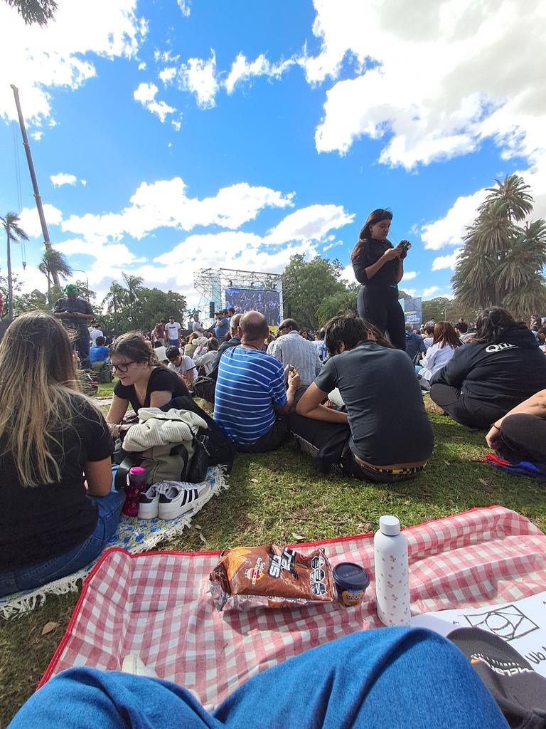 laura 🏁 tweet media