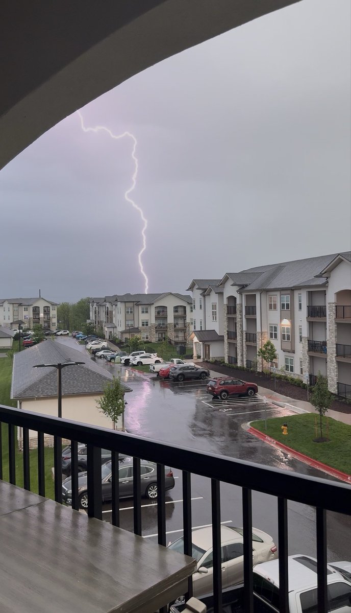 ChalkSean's tweet photo. @fox4wx looking south towards Ottawa from Gardner https://t.co/WcIlz6MNMg