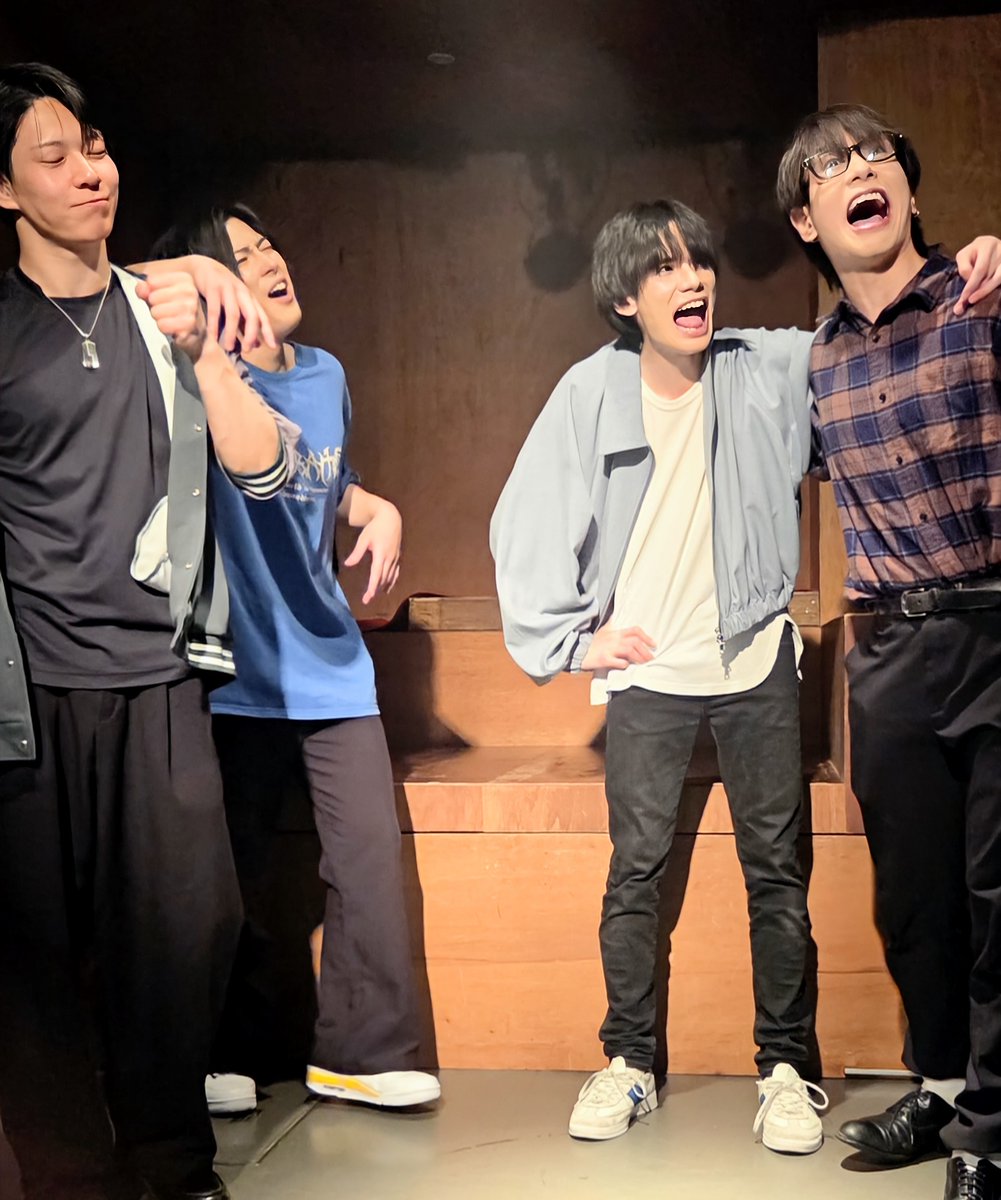 SUNも寄席も某所でお会いした方々に久しぶりに会えて嬉しかったし、なにより面白かった笑
これからも応援してます！
SUNメンバーのかっこいい三人とのデジショめちゃくちゃ緊張したw
エターナルループでまた有本さんにお会いできるから楽しみ🥰✨