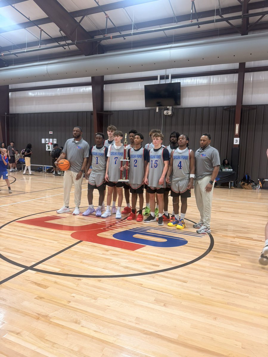 CpremierRed2029's tweet image. Team went 4-0 this weekend at the Basketball in the Ville tournament at home! 🏀💪 #DL6Sports #CarolinaPremierRed #Teamwork #Brotherhood