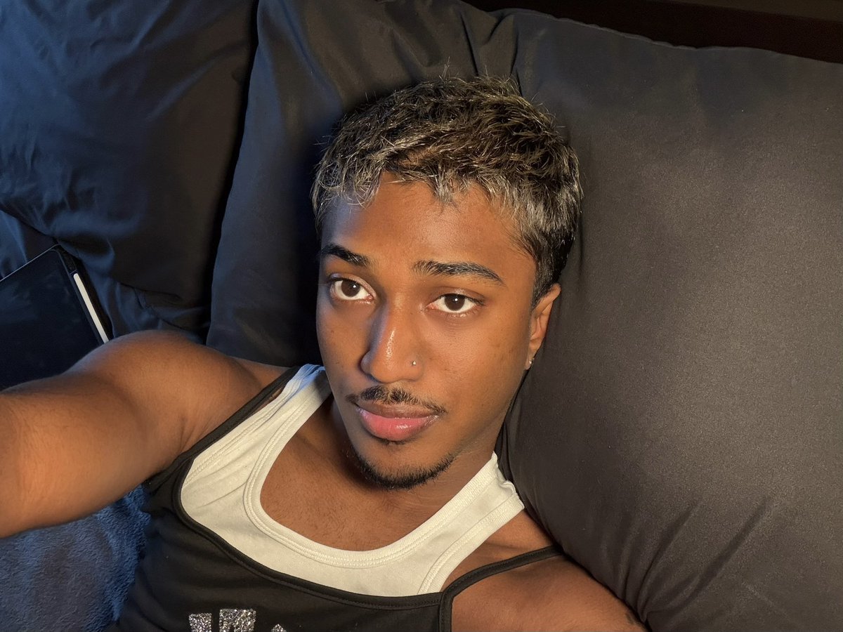 hayden ✮ tweet media