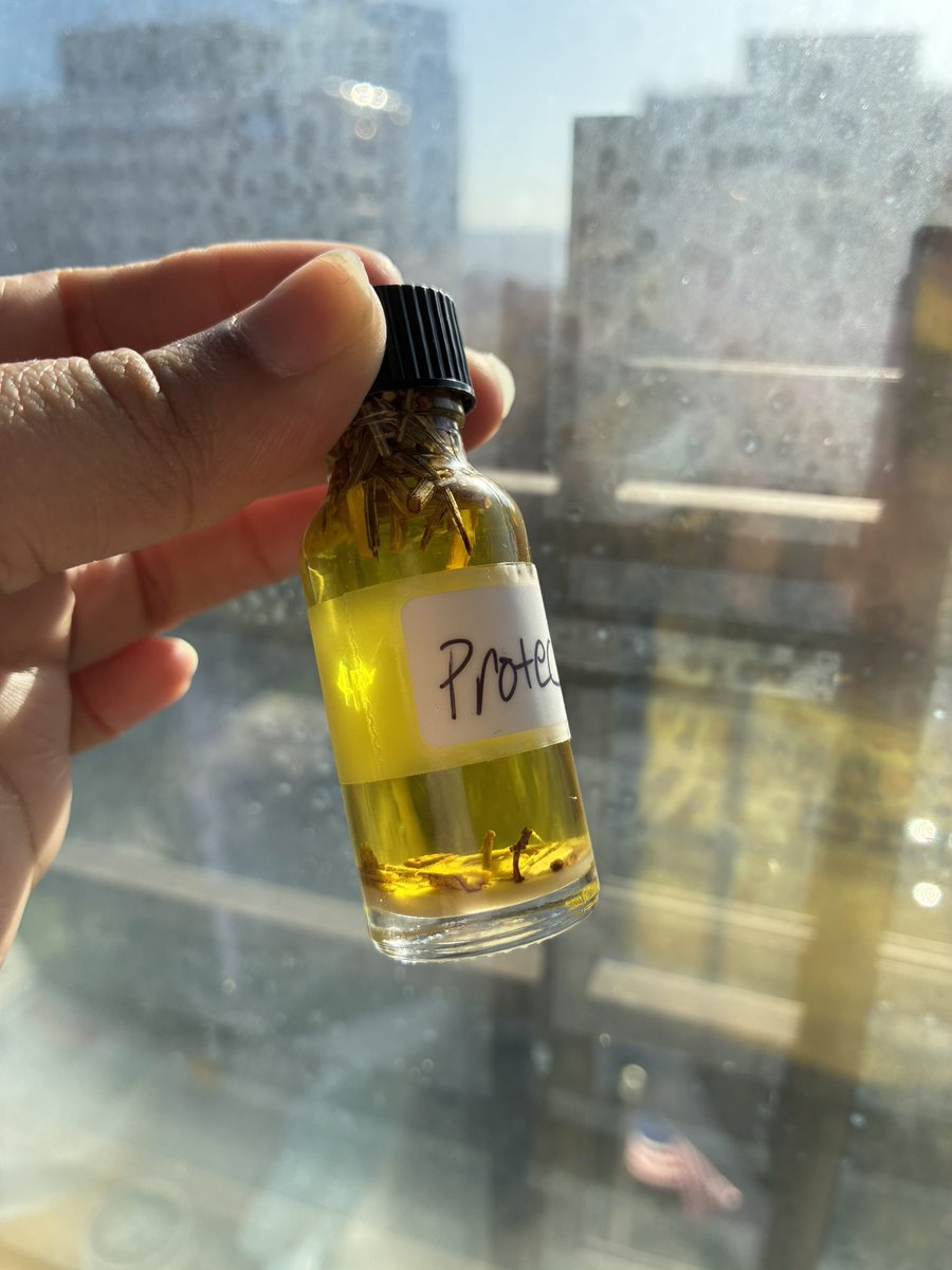 MysticsLili's tweet image. Spiritual oils in stock !!!😍 lili-mystics.square.site #explorepage✨ #spirituality #witch #magicoils #spiritual