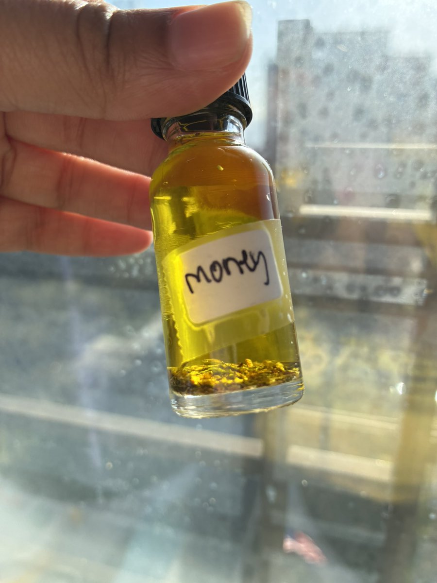 MysticsLili's tweet image. Spiritual oils in stock !!!😍 lili-mystics.square.site #explorepage✨ #spirituality #witch #magicoils #spiritual