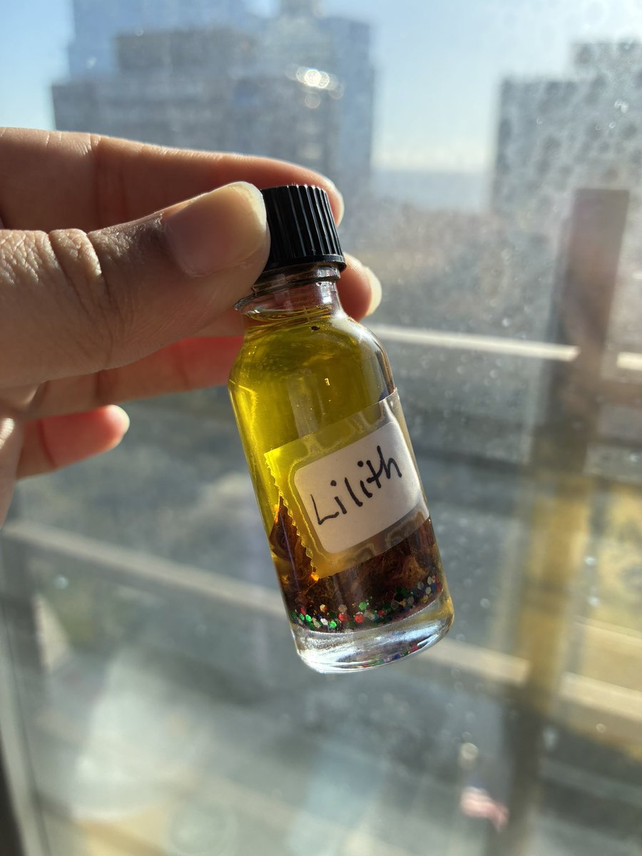 MysticsLili's tweet image. Spiritual oils in stock !!!😍 lili-mystics.square.site #explorepage✨ #spirituality #witch #magicoils #spiritual
