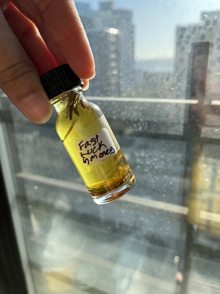 MysticsLili's tweet image. Spiritual oils in stock !!!😍 lili-mystics.square.site #explorepage✨ #spirituality #witch #magicoils #spiritual